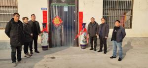 大塊鎮孟(meng)莊邨邨(cun)委(wei)會領(ling)導給河南宇田(tian)送(song)來(lai)祝福